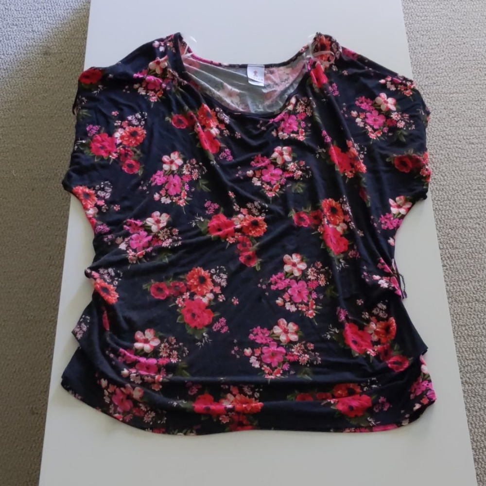 💝GIFTED💝 Flowered blouse